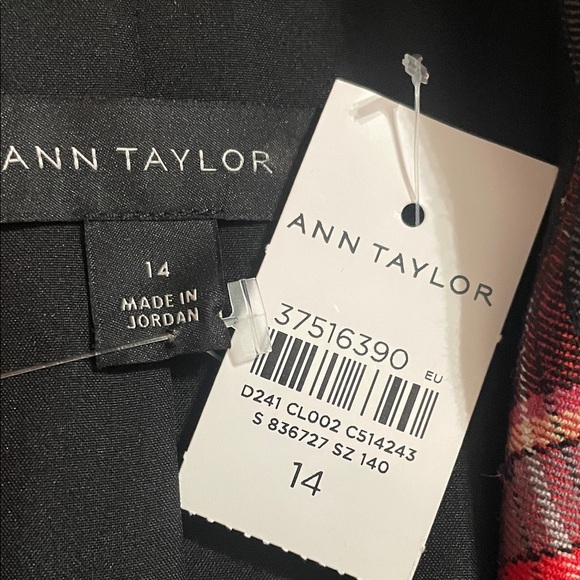 Ann Taylor The Relaxed Double Breasted Blazer in Plaid - Picture 3 of 5